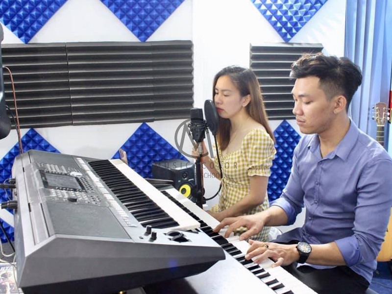 Fundamental vocal course at Music & Colour