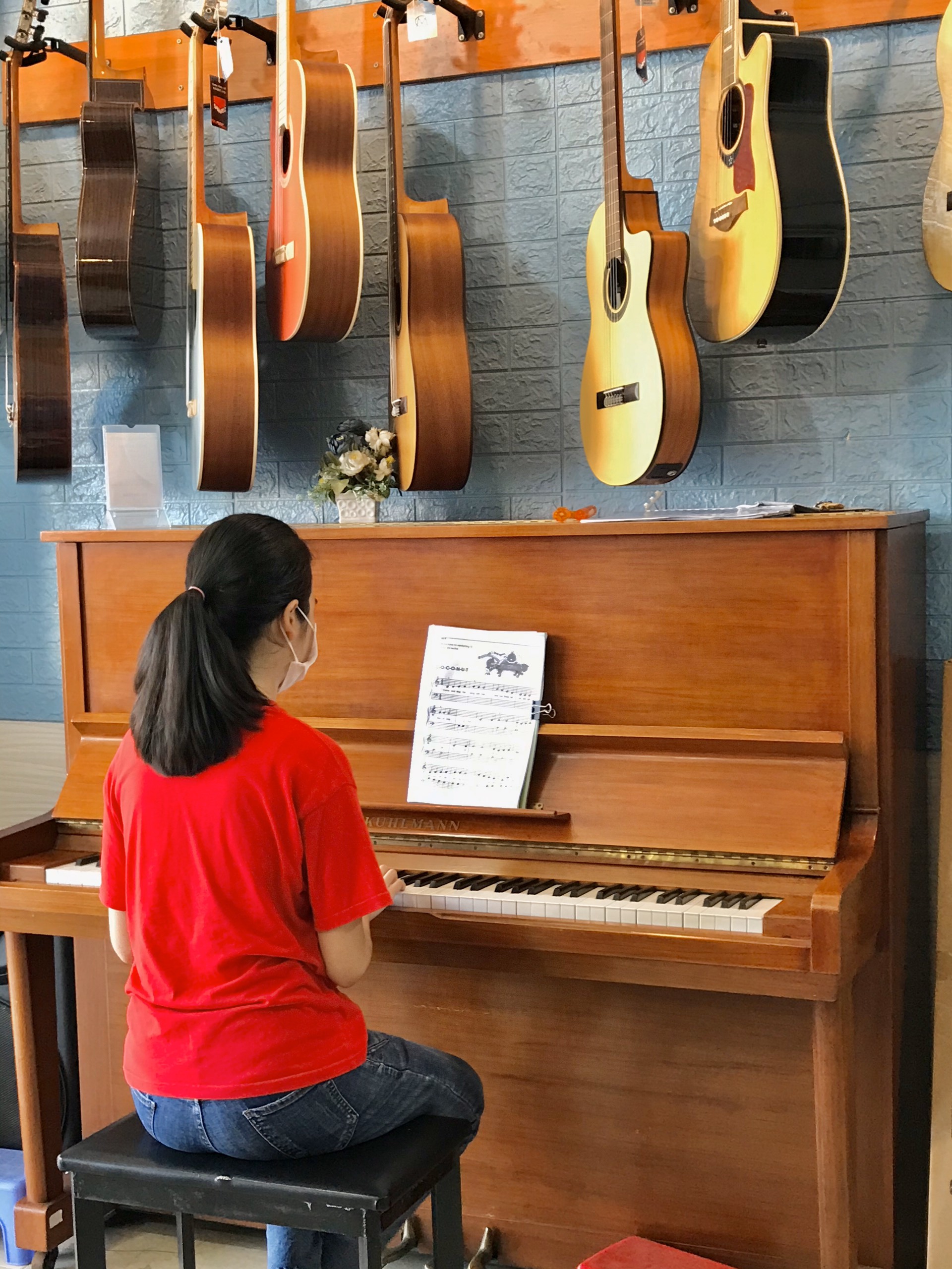 Is studying piano troublesome?